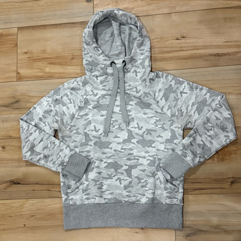 Medium Women’s Gray Camouflage Hoodie 90 degrees Yoga Wear